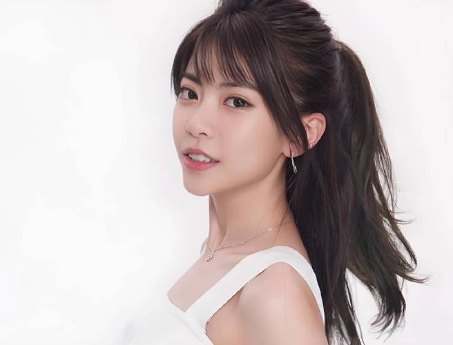 标题：周淑怡抖音涨粉狂潮：从游戏主播到全能网红的破圈之路